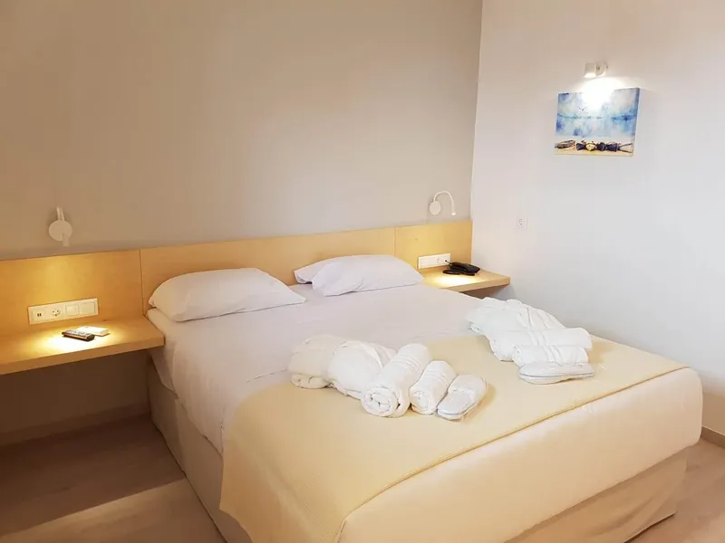 Room 1: the double bed