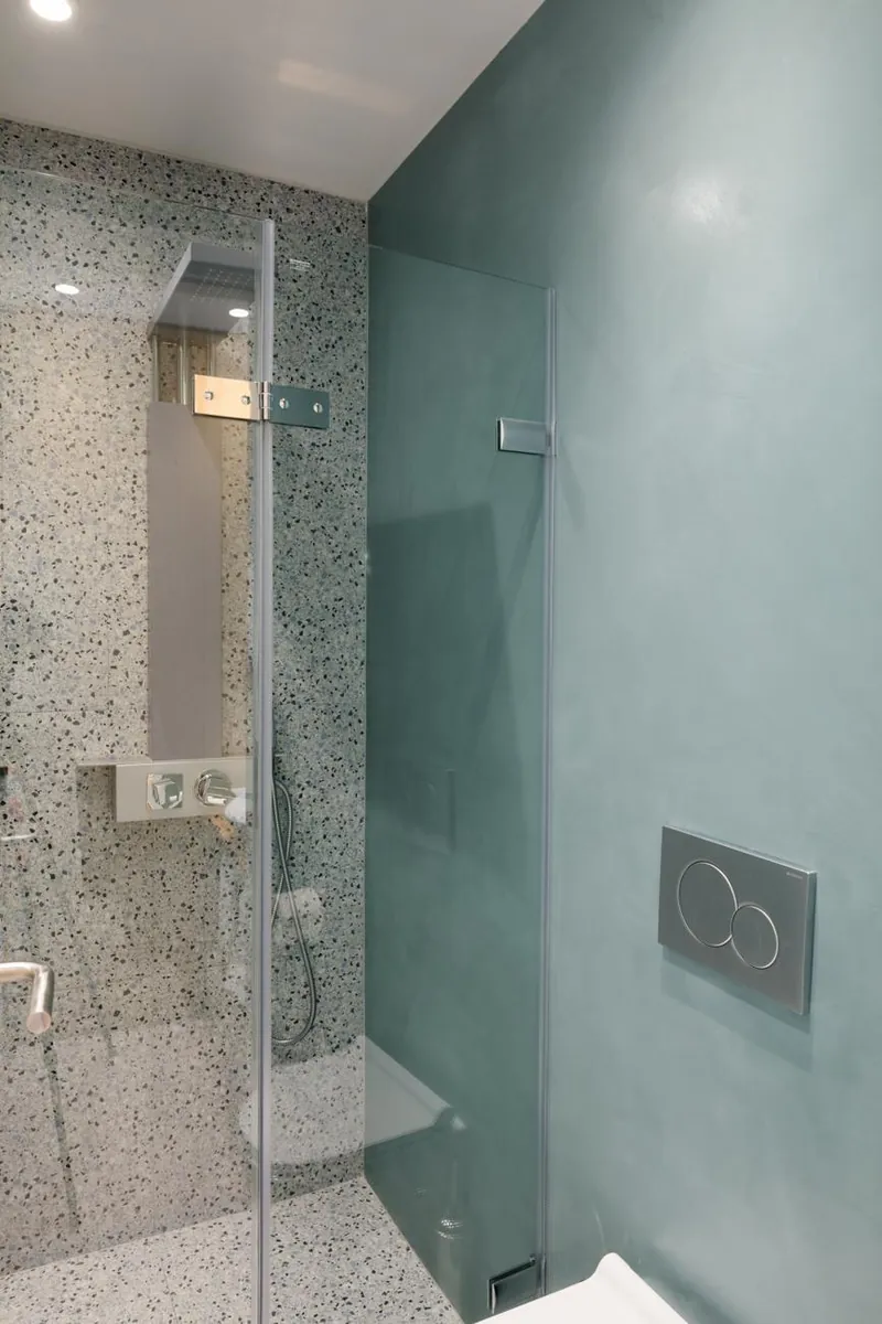 Room 6: the shower